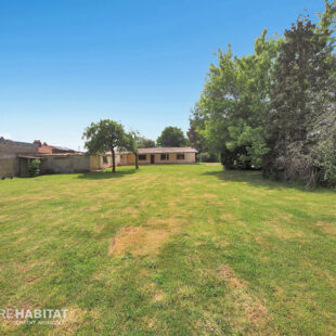Maison individuelle de plain-pied sur grand terrain constructible