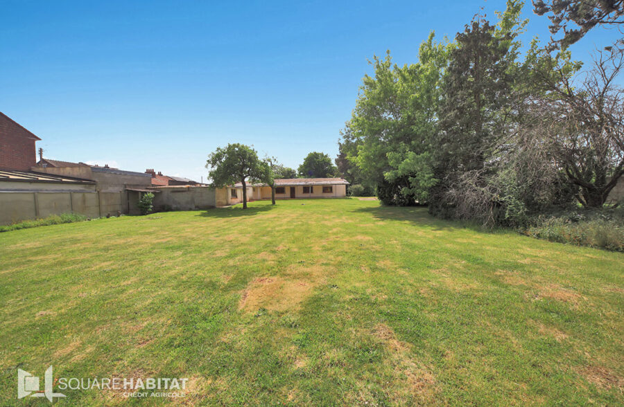 Maison individuelle de plain-pied sur grand terrain constructible