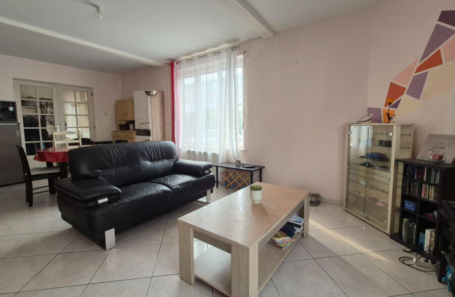 Maison avec garage, 3 chambres et extérieur