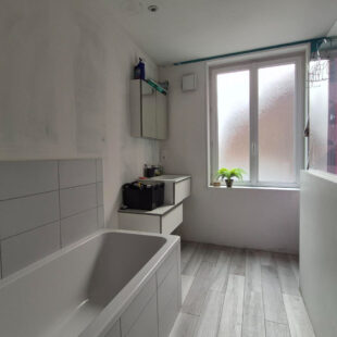 Maison avec garage, 3 chambres et extérieur