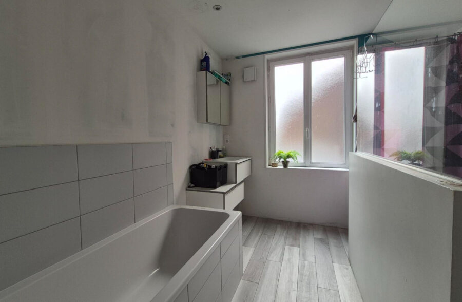 Maison avec garage, 3 chambres et extérieur