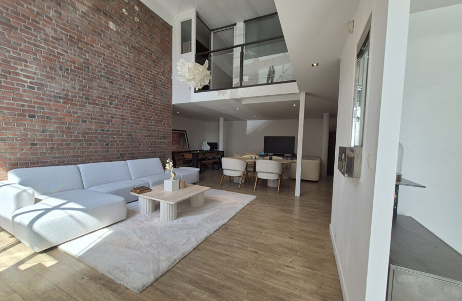 Superbe Loft T3 de 131 m² + 2 places de parking à Roubaix 229 000 € FAI!!!