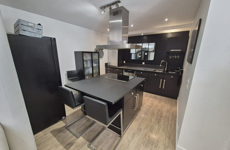 Superbe Loft T3 de 131 m² + 2 places de parking à Roubaix 229 000 € FAI!!!