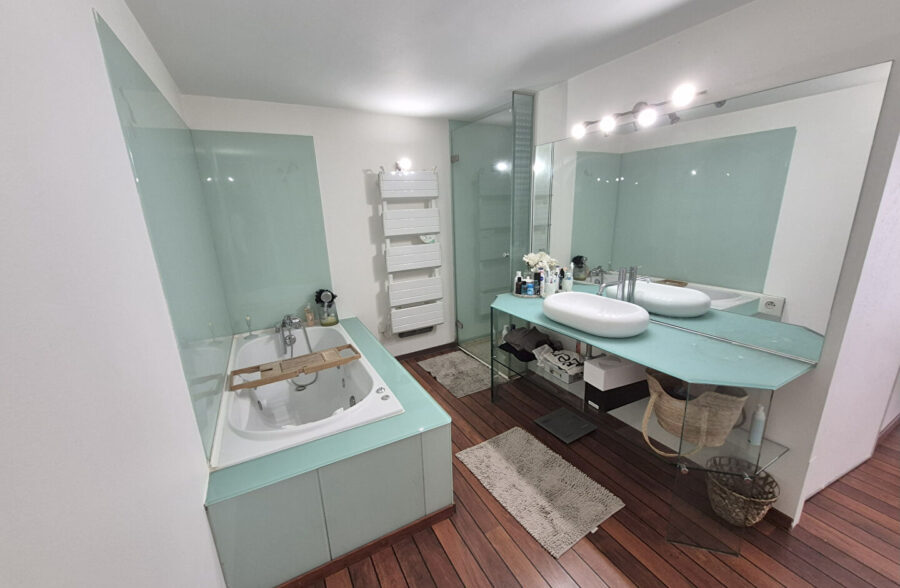 Superbe Loft T3 de 131 m² + 2 places de parking à Roubaix 229 000 € FAI!!!