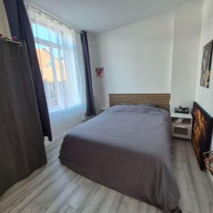 Croix, maison 2 chambres + 1 bureau, cour  Sous compromis 