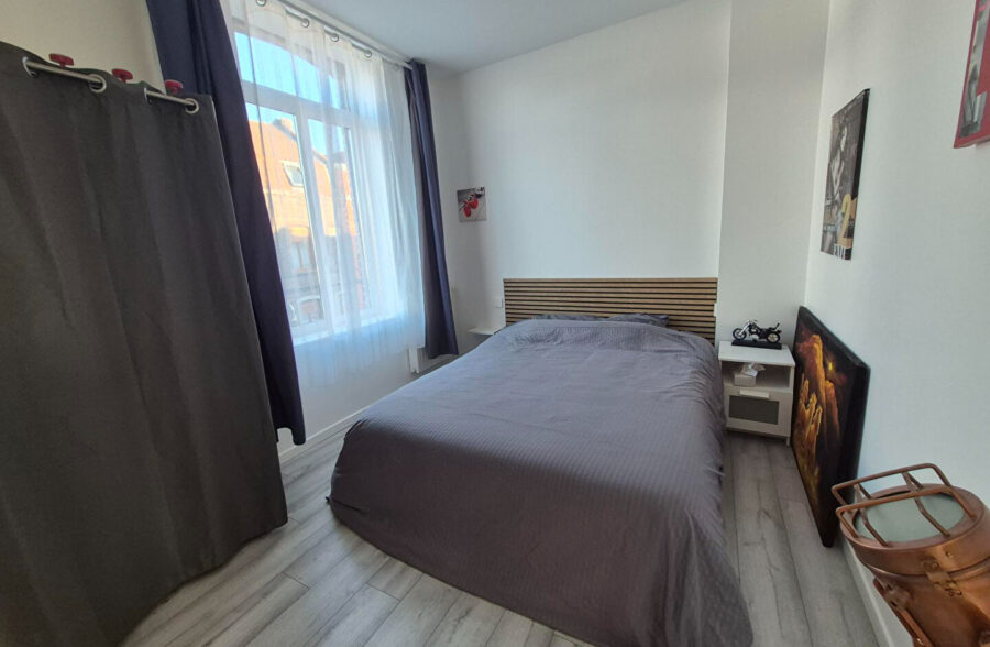 Croix, maison 2 chambres + 1 bureau, cour  Sous compromis 