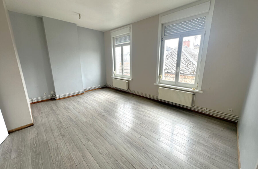 Immeuble Caudry 4 appartements, cour et garage