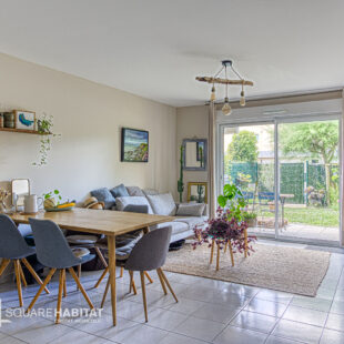 APPARTEMENT – CENTRE VILLE –  NORMES PMR – 2 CHAMBRES – JARDINS – 2 PLACES DE PARKING – CAVE
