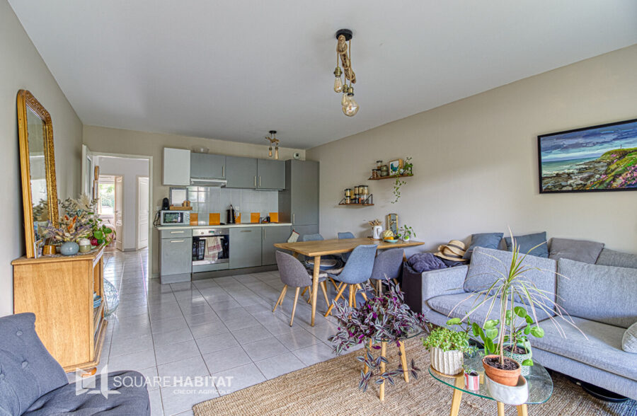 APPARTEMENT – CENTRE VILLE –  NORMES PMR – 2 CHAMBRES – JARDINS – 2 PLACES DE PARKING – CAVE