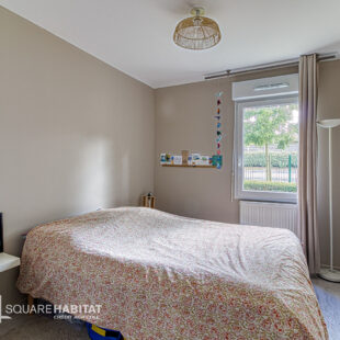 APPARTEMENT – CENTRE VILLE –  NORMES PMR – 2 CHAMBRES – JARDINS – 2 PLACES DE PARKING – CAVE