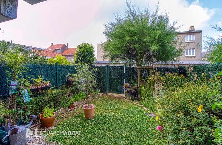 APPARTEMENT – CENTRE VILLE –  NORMES PMR – 2 CHAMBRES – JARDINS – 2 PLACES DE PARKING – CAVE