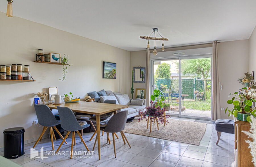 APPARTEMENT – CENTRE VILLE –  – 2 CHAMBRES – JARDINS – 2 PLACES DE PARKING – CAVE