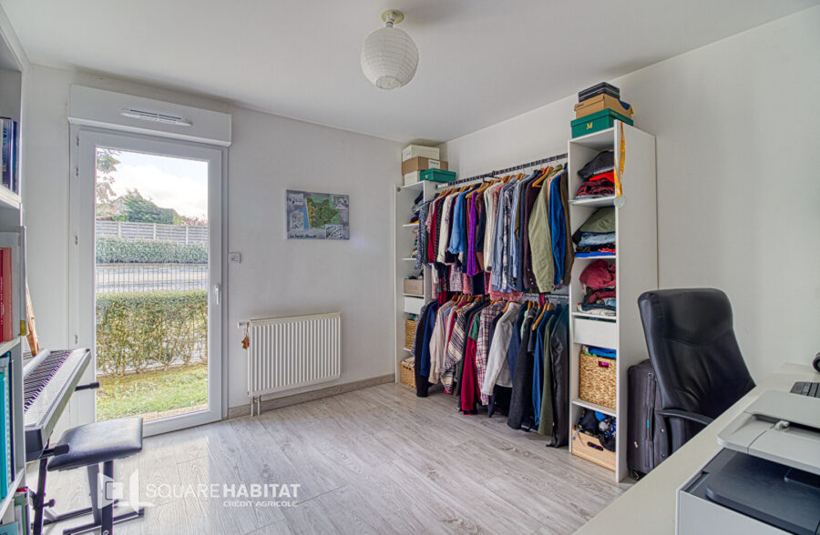 APPARTEMENT – CENTRE VILLE –  – 2 CHAMBRES – JARDINS – 2 PLACES DE PARKING – CAVE