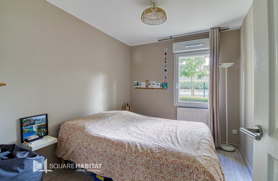 APPARTEMENT – CENTRE VILLE –  – 2 CHAMBRES – JARDINS – 2 PLACES DE PARKING – CAVE