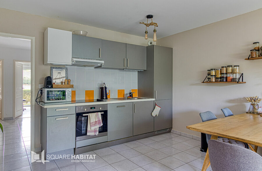 APPARTEMENT – CENTRE VILLE –  – 2 CHAMBRES – JARDINS – 2 PLACES DE PARKING – CAVE