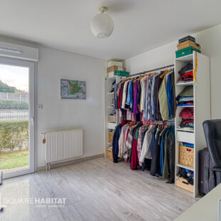 APPARTEMENT – CENTRE VILLE –  – 2 CHAMBRES – JARDINS – 2 PLACES DE PARKING – CAVE