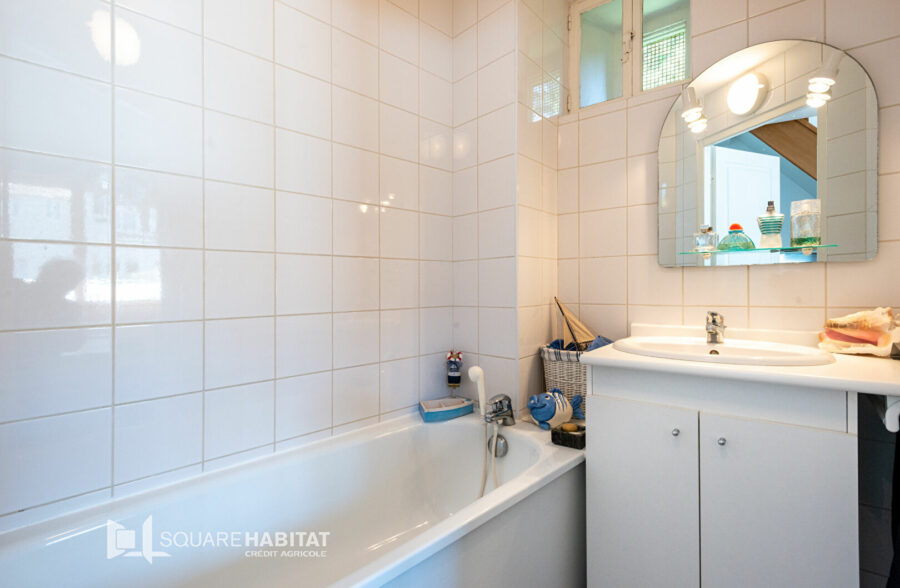 MAISON – 1 CHAMBRE  + COIN CABINE – PLACE DE STATIONNEMENT – TERRASSE