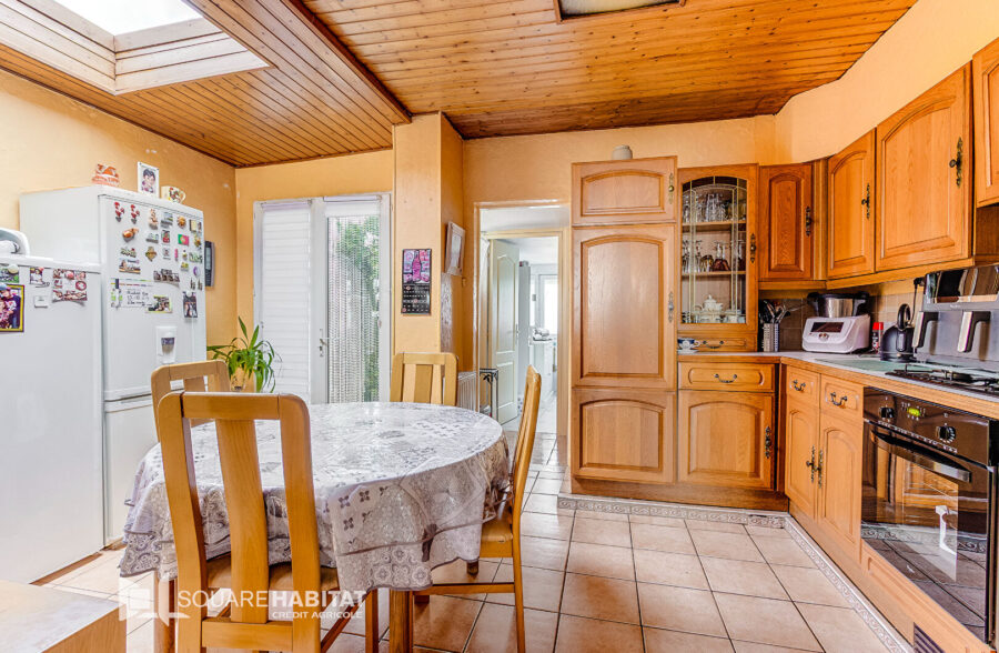 Maison de charme à deux pas de la Place du Travail – Roubaix 134 m² | 4 chambres | Jardin 70 m² | Cave saine