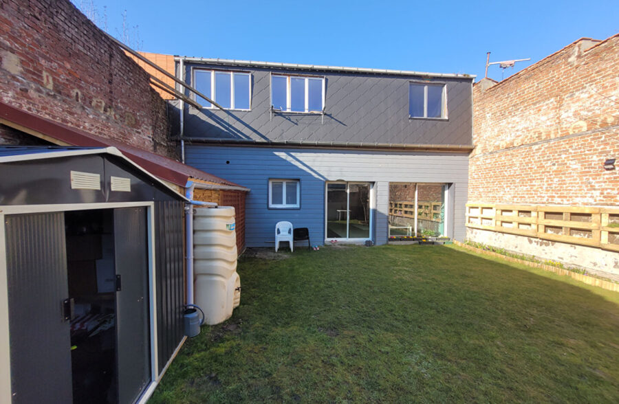 Immeuble comprenant 4 logements et un local commercial