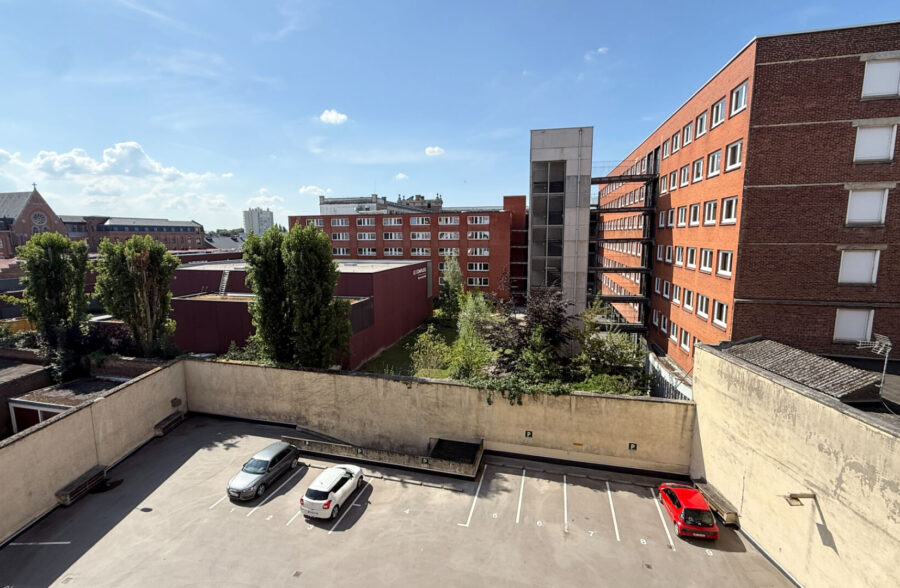 TYPE 1 AVEC PARKING PLACE DU MARECHAL LECLER-LA CATHO
