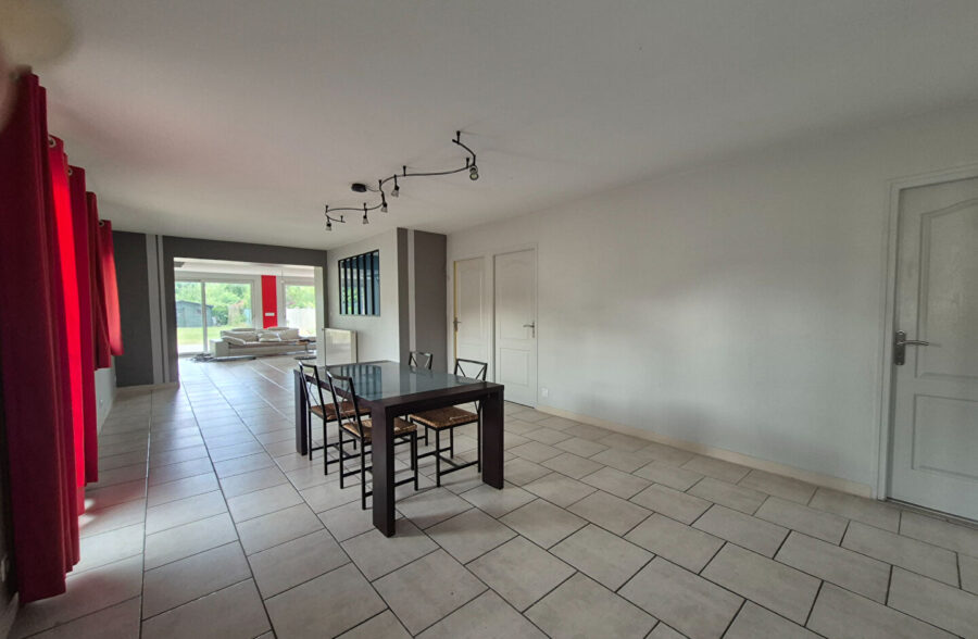 Semi plain pied Loison Sous Lens 4 pièce(s) 147 m2 , 3 chambres , jardin  , garage.