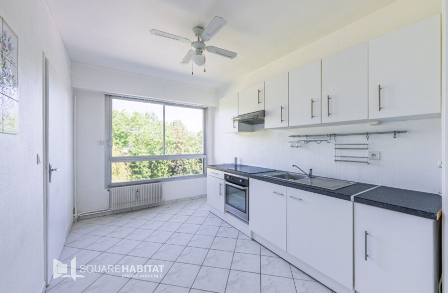 Canon d’or – Résidence prisée – appartement dernier étage avec stationnement et cave