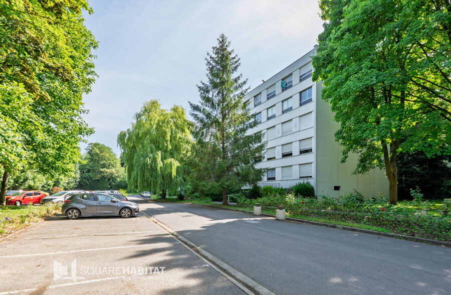 Canon d’or – Résidence prisée – appartement dernier étage avec stationnement et cave