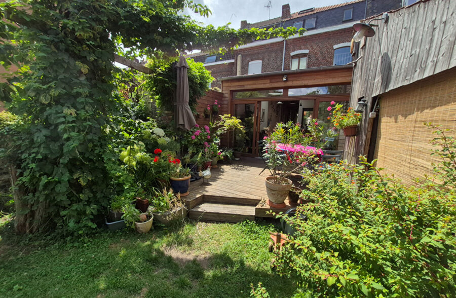 Large maison BOURGEOISE d’environ 170 m2 hab, 4 chambres, 2 sdb, jardin