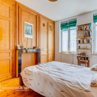 Large maison BOURGEOISE d’environ 170 m2 hab, 4 chambres, 2 sdb, jardin