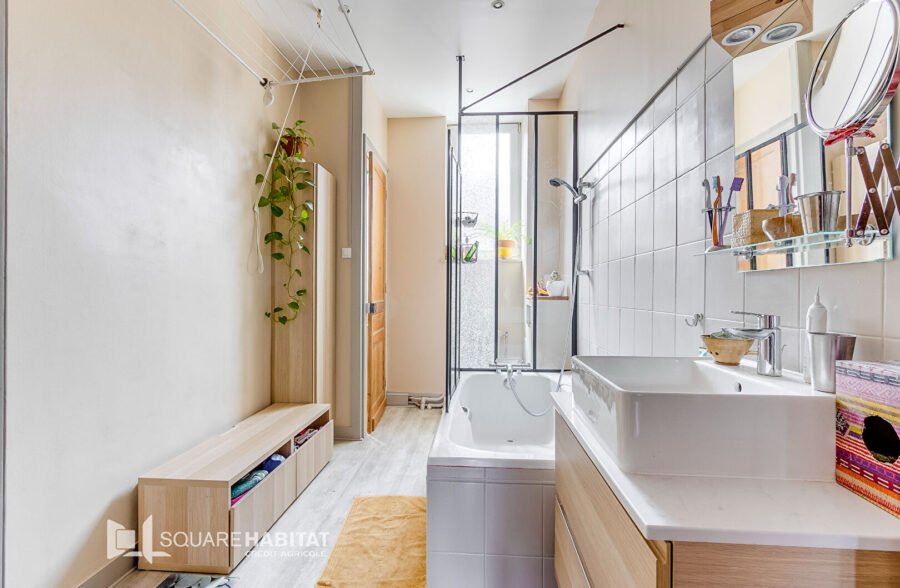 Large maison BOURGEOISE d’environ 170 m2 hab, 4 chambres, 2 sdb, jardin