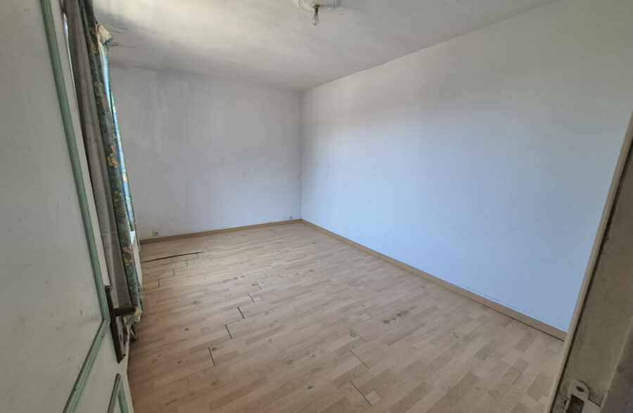 À Vendre : Spacieuse Maison 175m² 7 chambres 400m² de terrain sur Roubaix à la Limite de Wattrelos. 212 700€ FAI !!!