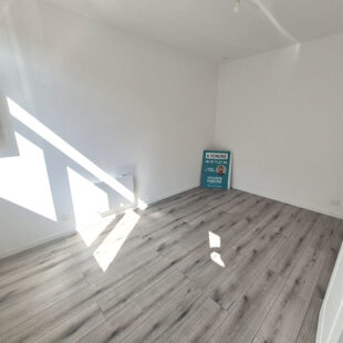 À Vendre : Maison Entièrement Rénovée en 2024 à Roubaix, 3 chambre + bureau+ 2 SDB + extérieur, 159 000€ FAI !!!