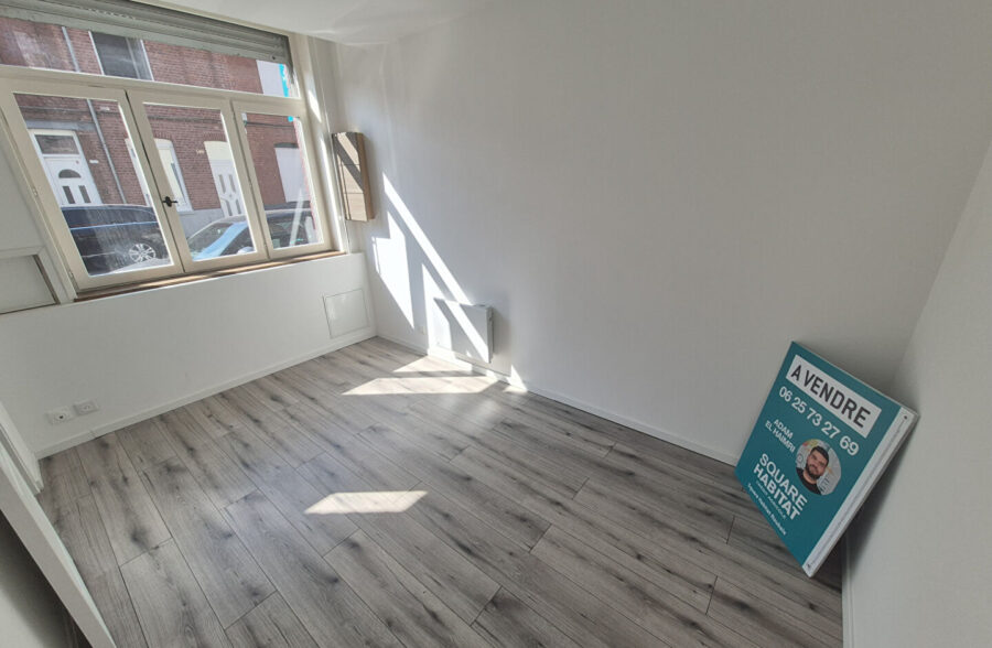 À Vendre : Maison Entièrement Rénovée en 2024 à Roubaix, 3 chambre + bureau+ 2 SDB + extérieur, 159 000€ FAI !!!