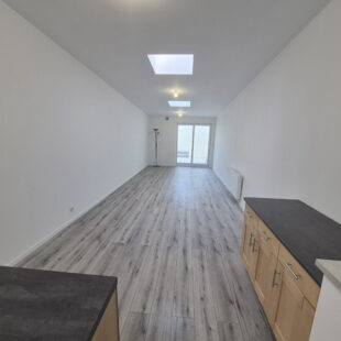 À Vendre : Maison Entièrement Rénovée en 2024 à Roubaix, 3 chambre + bureau+ 2 SDB + extérieur, 159 000€ FAI !!!