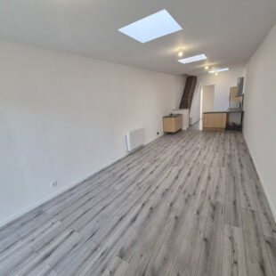 À Vendre : Maison Entièrement Rénovée en 2024 à Roubaix, 3 chambre + bureau+ 2 SDB + extérieur, 159 000€ FAI !!!