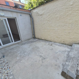 À Vendre : Maison Entièrement Rénovée en 2024 à Roubaix, 3 chambre + bureau+ 2 SDB + extérieur, 159 000€ FAI !!!