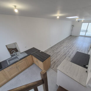 À Vendre : Maison Entièrement Rénovée en 2024 à Roubaix, 3 chambre + bureau+ 2 SDB + extérieur, 159 000€ FAI !!!