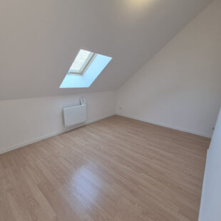 À Vendre : Maison Entièrement Rénovée en 2024 à Roubaix, 3 chambre + bureau+ 2 SDB + extérieur, 159 000€ FAI !!!