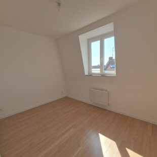 À Vendre : Maison Entièrement Rénovée en 2024 à Roubaix, 3 chambre + bureau+ 2 SDB + extérieur, 159 000€ FAI !!!