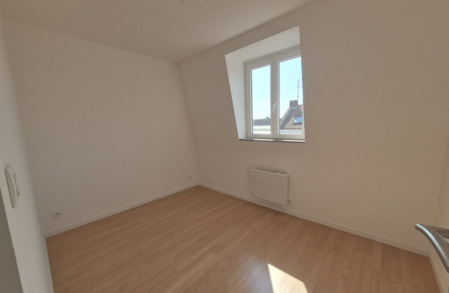 À Vendre : Maison Entièrement Rénovée en 2024 à Roubaix, 3 chambre + bureau+ 2 SDB + extérieur, 159 000€ FAI !!!