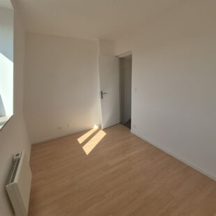À Vendre : Maison Entièrement Rénovée en 2024 à Roubaix, 3 chambre + bureau+ 2 SDB + extérieur, 159 000€ FAI !!!