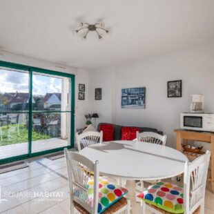 Face à un lac bel appartement type 2 pièces en rez-de-jardin excellent état avec parking  Sous compromis 