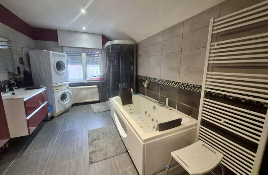 Maison secteur Vieille Place – 3 chambres + jardin – beaux volumes