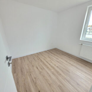 GROFFLIERS , Chalet neuf de plain pied 3 chambres , en frais de notaire réduits , avec piscine chauffée !!