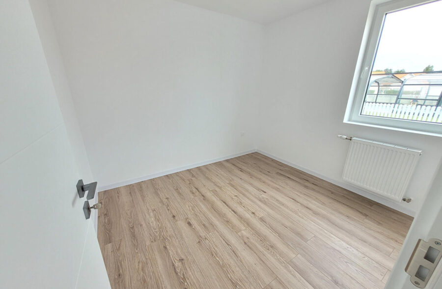 GROFFLIERS , Chalet neuf de plain pied 3 chambres , en frais de notaire réduits , avec piscine chauffée !!