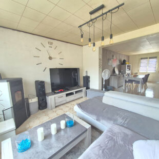 Maison semi individuelle 130m², 4 chambres, bureau, jardin et garage