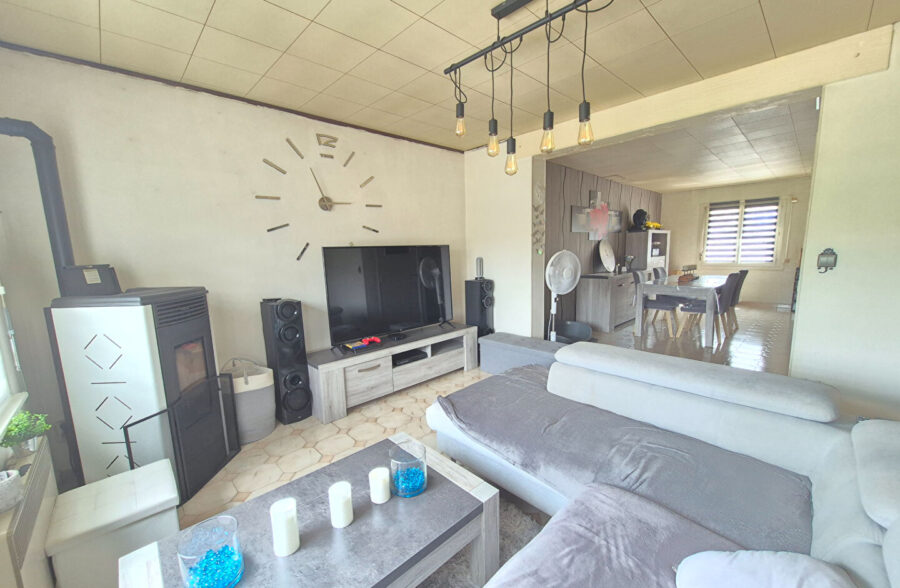 Maison semi individuelle 130m², 4 chambres, bureau, jardin et garage