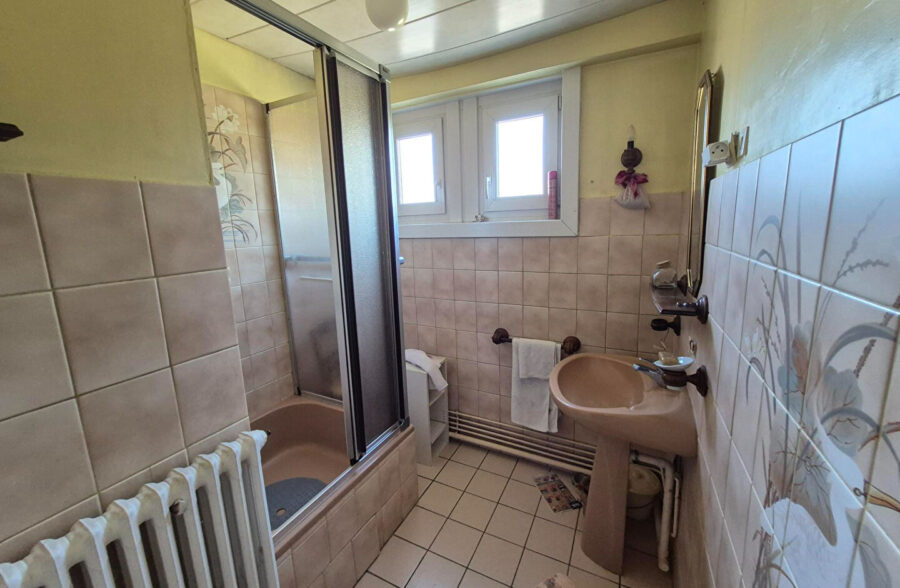 LOMME MITTERIE : maison bel-étage 80m2 possibilité 105m2 habitable, garage jardin