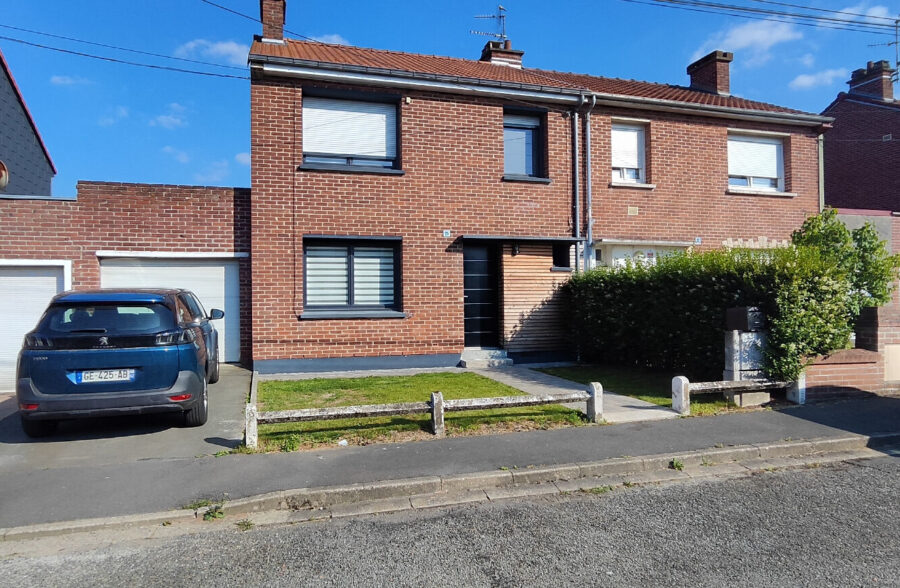 Maison Mericourt 4 pièce(s) 80 m2 , 3 chambres , jardin ,garage.