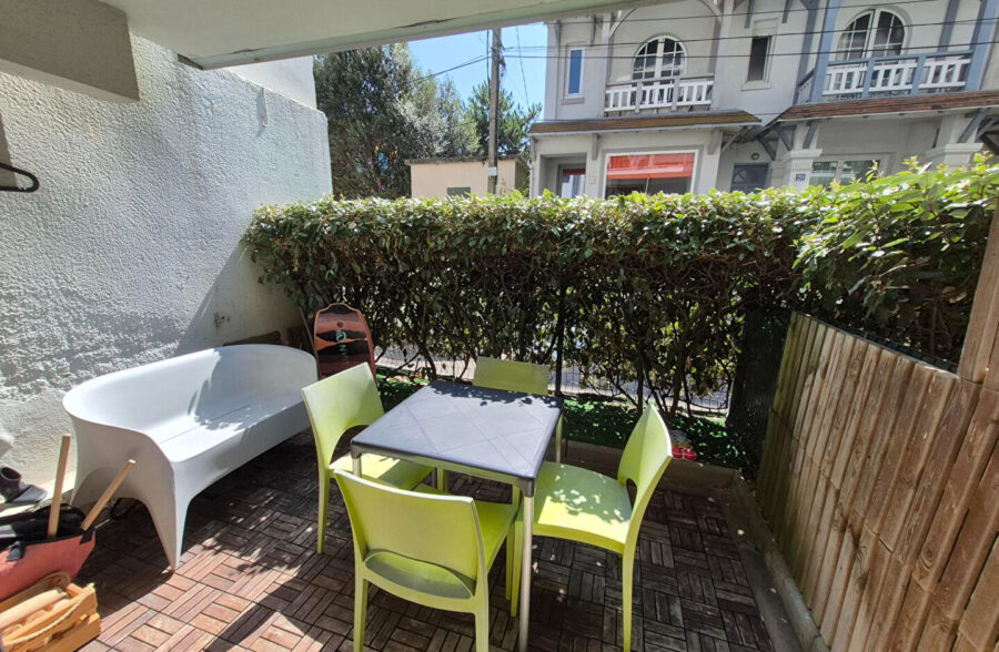 Studio cabine secteur marché avec terrasse!